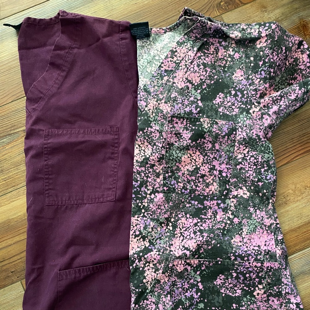 Scrub set